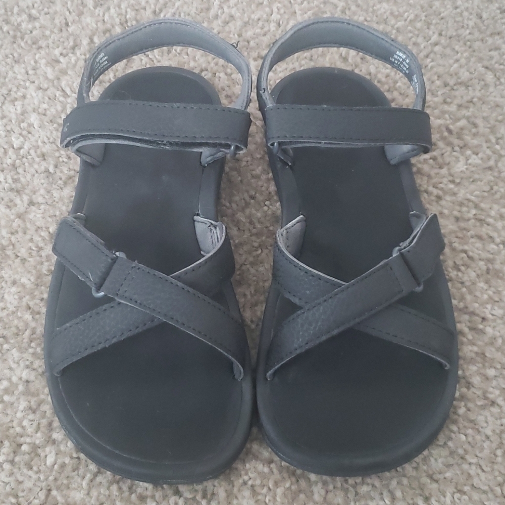 OluKai Nakue adjustable strap water shoe sandals